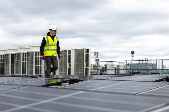 De toekomst van schone energie: de voordelen van een zonnepanelen schoonmaakrobot